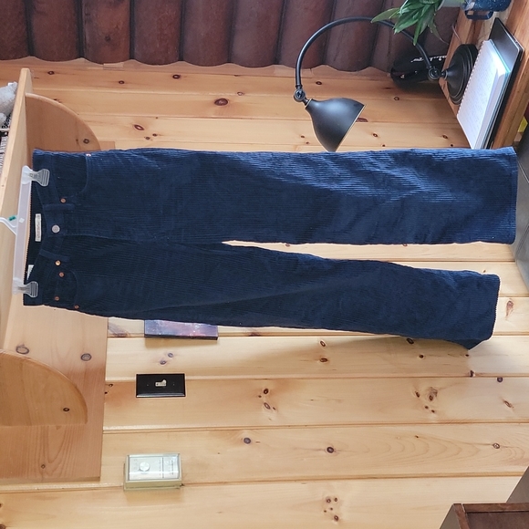 Levi's Ribcage Wide Leg Corduroy Pants - Picture 2 of 4